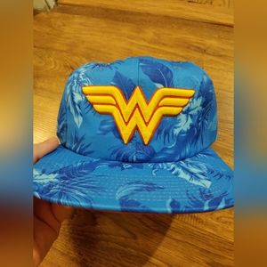 NWT Bioworld Wonder Woman Hat Logo Aqua Blue Floral DC Comics Snapback Cap Adult